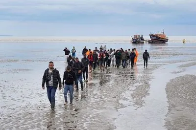 Човен з мігрантами потрапив в аварію у морозному Ла-Манші: загинуло троє людей