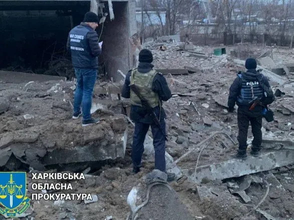 Окупанти завдали ударів ракетами С-300 по Харкову: у прокуратурі показали руйнування