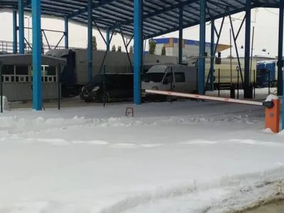 Из-за снегопада на границе с Польшей образовались очереди из авто