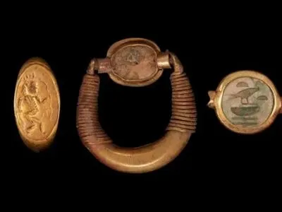 Археологи нашли в Египте золотые украшения 3500 лет