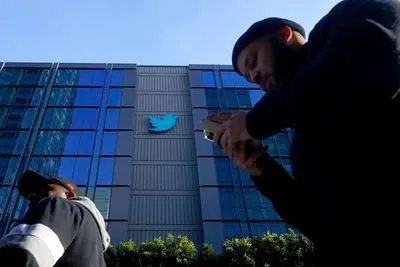 Команда Маска ищет новые инвестиции для Twitter после оттока рекламодателей
