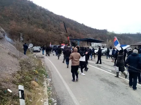 situatsiya-na-kpp-mizh-kosovo-ta-serbiyeyu-protestuvalniki-probili-pershu-liniyu-oboroni