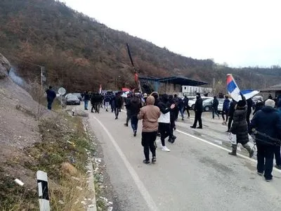 Ситуація на КПП між Косово та Сербією: протестувальники пробили першу лінію оборони
