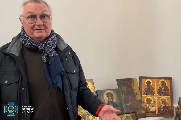 Литовскому консулу вернули украденные рашистами иконы в Херсоне