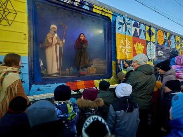 Поїзд Святого Миколая привіз подарунки для дітей зі Слов'янська та Краматорська