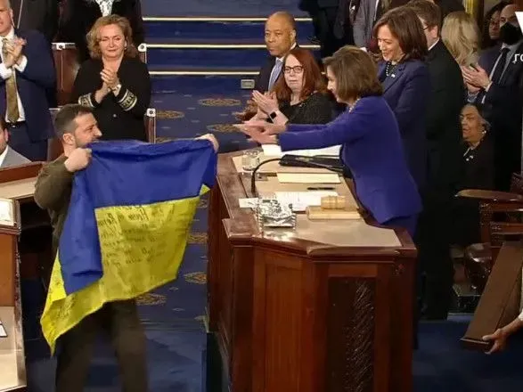 Президент Украины передал в Конгресс США флаг защитников Бахмута