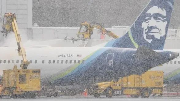 Авиакомпании отменили 3900 рейсов в США в пятницу из-за зимнего шторма
