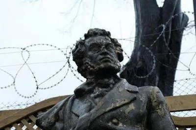 В Черновцах демонтировали последний памятник Пушкину