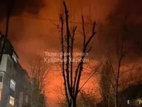 Через обстріли у Херсоні спалахнула пожежа: у небі моторошне зарево