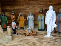 Степан Бандера и Джо Байден: рождественскую шопку с необычными героями установили во Львовской области