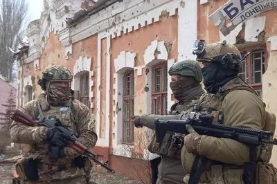 В Токмаке Запорожской области захватчики ужесточили полицейские меры. Разыскивают патриотически настроенных граждан