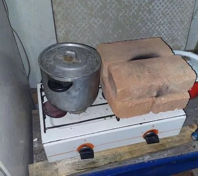 Через газову плиту: під Києвом робітники з будівництва отруїлися чадним газом, є загиблий