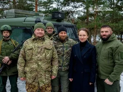 Фонд Вадима Столара надав захисникам України ще один броньований позашляховик