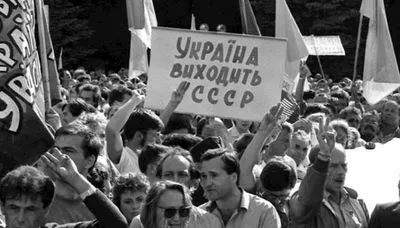 Майже 90% українців проти відновлення СРСР – опитування