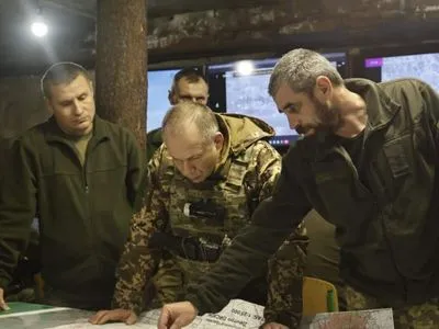 Олександр Сирський відвідав підрозділи, які виконують бойові завдання на фронті: деталі