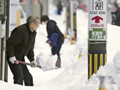 Через сильний снігопад в Японії загинули 17 осіб, десятки поранені