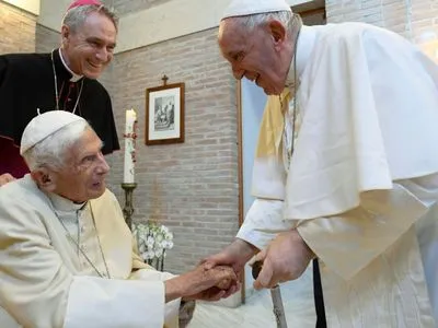 Папа Франциск призвал молиться за своего предшественника Бенедикта