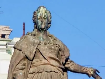 Вокруг Екатерины II в Одессе заметили спецтехнику: вероятно, памятник демонтируют