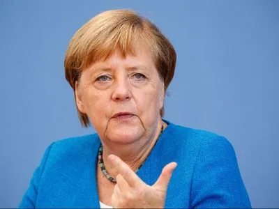 Меркель заявила, что не планирует участвовать в мирных переговорах между Россией и Украиной