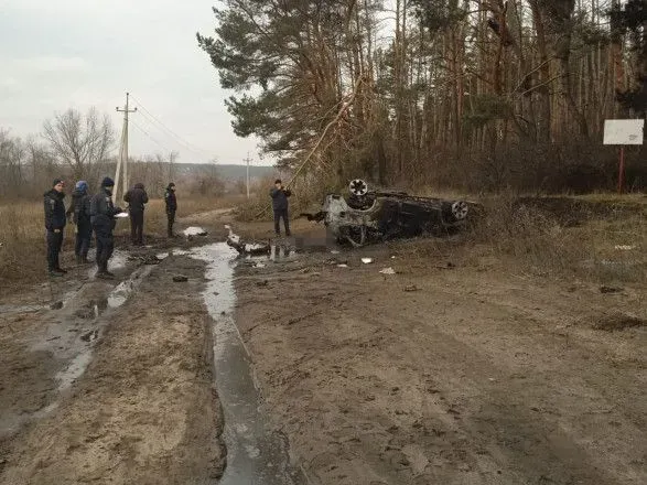 na-kharkivschini-avtivka-z-podruzhzhyam-pidirvalasya-na-vibukhivtsi-cholovik-pomer-na-mistsi