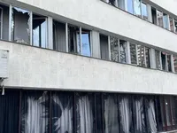 Дивом не було дітей: у столичному палаці "Україна" вилетіли шибки від ударів російських ракет