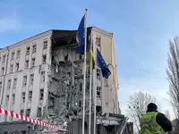 Российская ракета разбила гостиницу в центре Киева: в ОП показали видео с места "прилета"