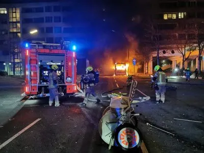 В Германии в новогоднюю ночь пожарные и полицейские подверглись массовым нападениям: в правительстве осудили
