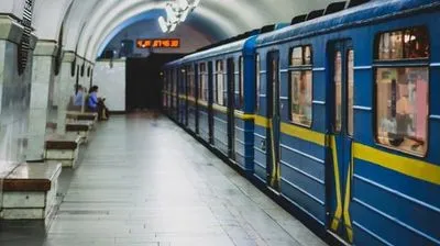 У київському метро пасажиропотік за рік скоротився майже вдвічі