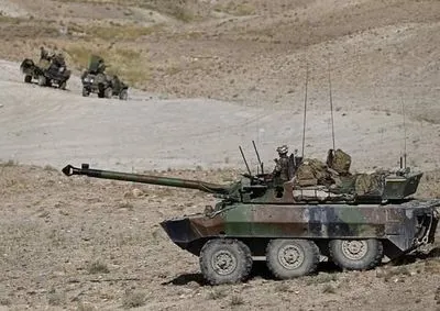 Франция отправит в Украину бронетранспортеры и легкие танки