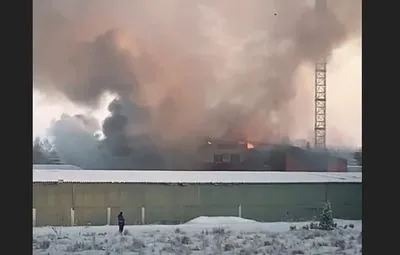 Завод "Білорусь-МТЗ" горів у петербурзі: двоє людей загинули