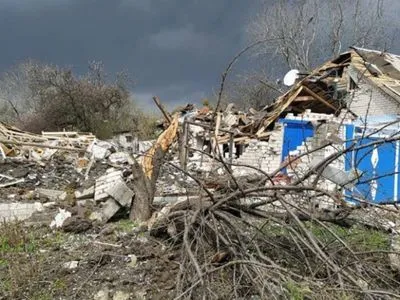 Луганщина: оккупанты закрывают села в поисках наводчиков и применяют пытки к населению