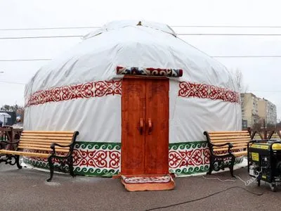 У Бучі відкрили "юрту незламності": допомогло посольство Казахстану