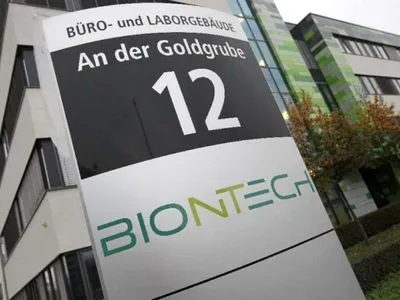 BioNTech планує провести у Великій Британії випробування терапії раку за допомогою мРНК