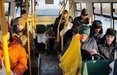 Жизнь каждого украинца - высшая ценность: обнародовано видео встречи защитников, которых сегодня вернули из плена