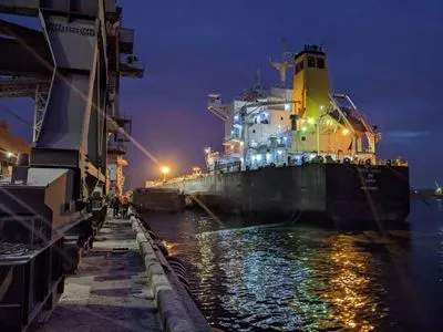 Україна експортувала 17 млн тонн продовольства "зерновим коридором": відправила ще 5 суден