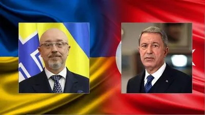 Голови оборонних відомств Туреччини та України обговорили важливість припинення вогню