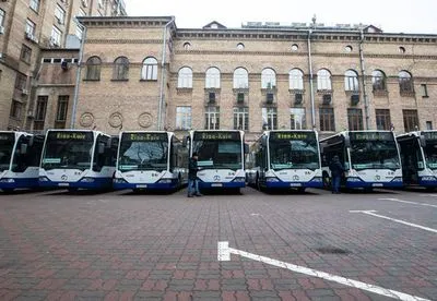 В Киев прибыла вторая партия автобусов и гумпомощи из Риги