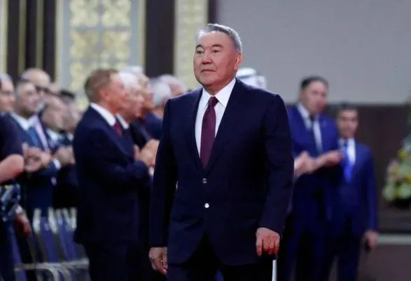 Експрезидента Казахстану Назарбаєва позбавили політичних привілеїв