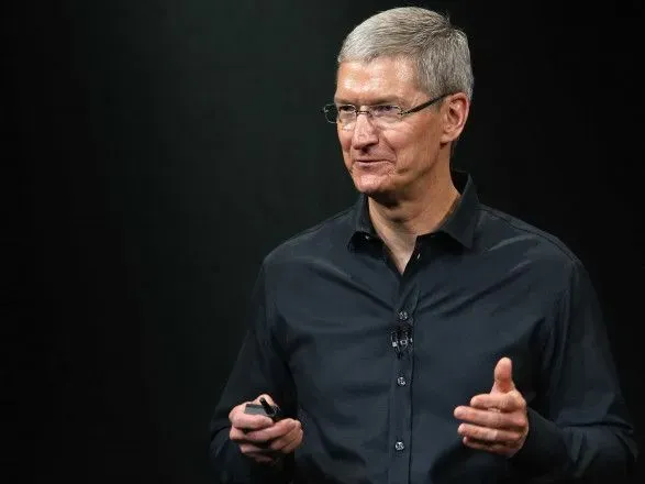 Директору Apple Тіму Куку скоротили річну зарплату на понад 40%