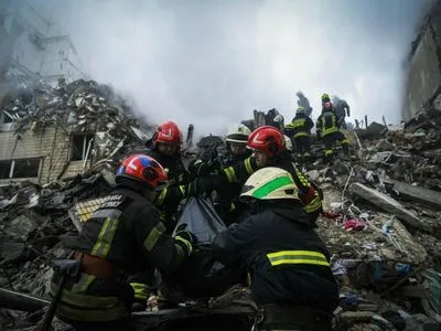 Ракетний удар по багатоповерхівці у Дніпрі: кількість жертв зросла до 25