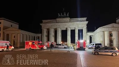 В Берлине автомобиль врезался в Бранденбургские ворота, один человек погиб