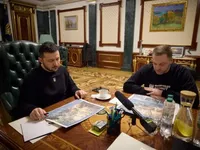 Зеленский заслушал доклады по разрушенному российской ракетой дому в Днепре