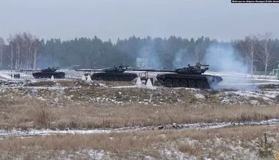 Супутникові знімки показали розгортання російських військ на полігоні білорусі