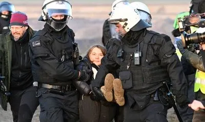 Грета Тунберг звільнена після нетривалого затримання під час протесту