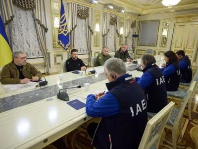 Зеленський та Гроссі обговорили безпеку на українських АЕС