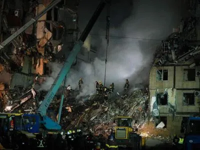 Ракетний удар по багатоповерхівці у Дніпрі: зниклими безвісти залишаються 11 людей