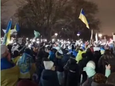 Вимагають поставити “Леопарди”: українці влаштували мітинг під будівлею Бундестагу