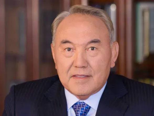 eksprezident-kazakhstanu-nazarbayev-perenis-operatsiyu-na-sertsi