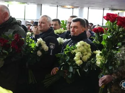 Прощание с руководством МВД: Данилов заверил, что причину катастрофы выяснят