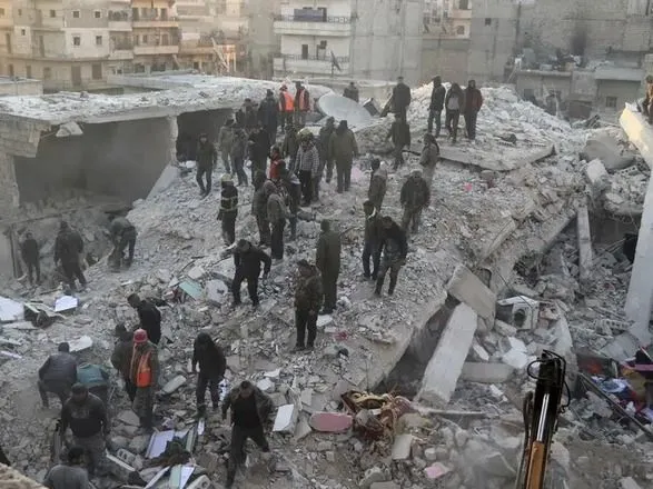 Обрушение здания в сирийском городе Алеппо унесло жизни 16 человек